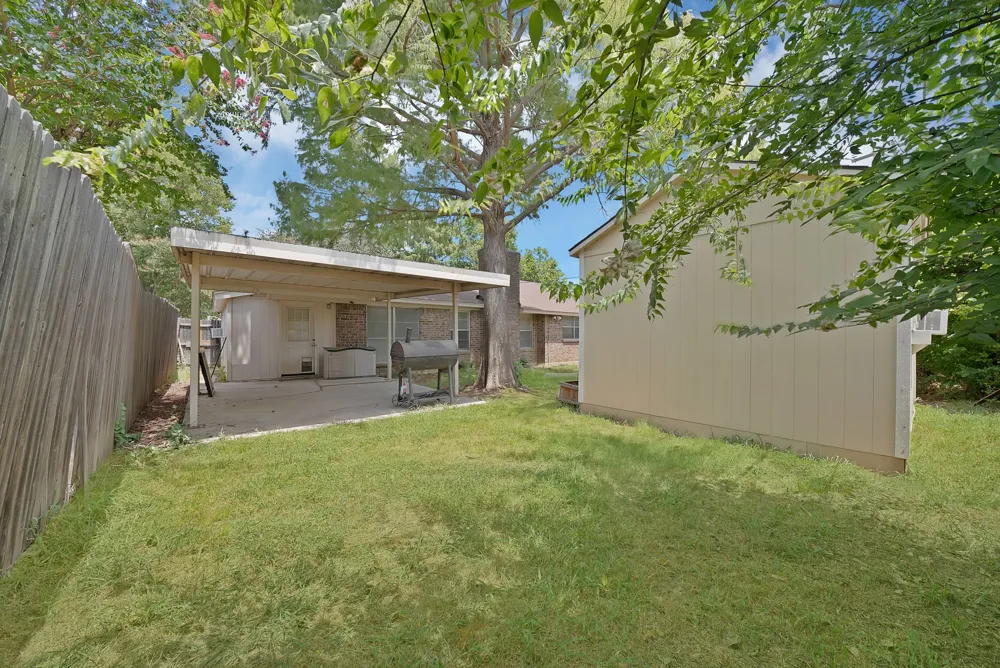6905 Yorkston Street Watauga, TX 76148