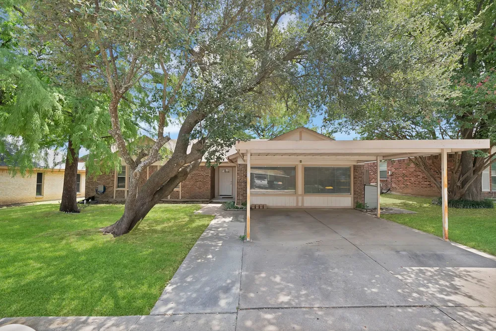 6905 Yorkston Street Watauga, TX 76148