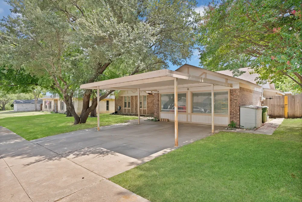 6905 Yorkston Street Watauga, TX 76148