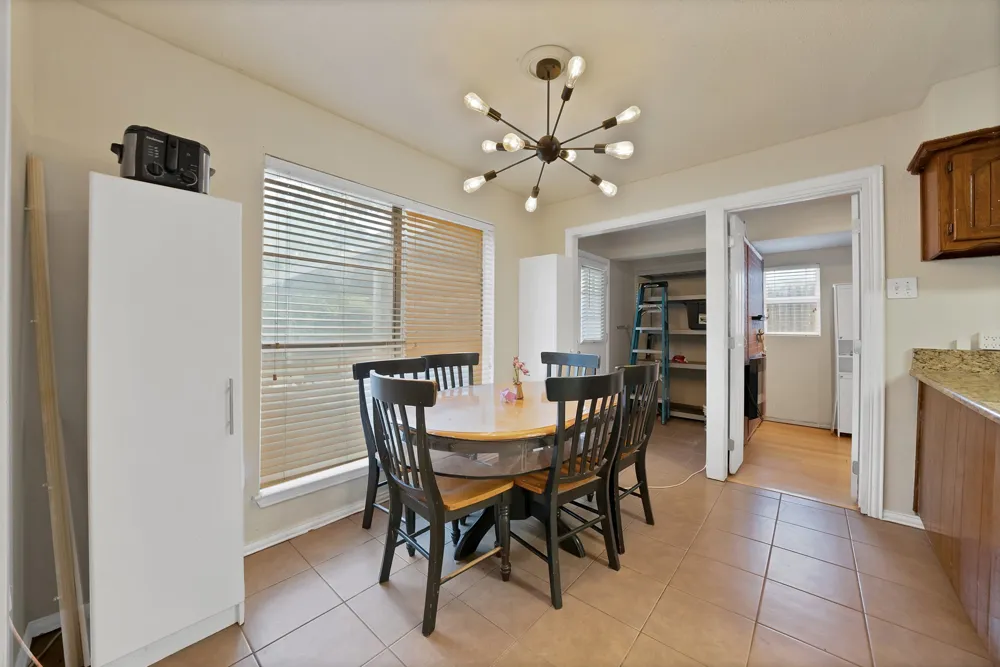6905 Yorkston Street Watauga, TX 76148