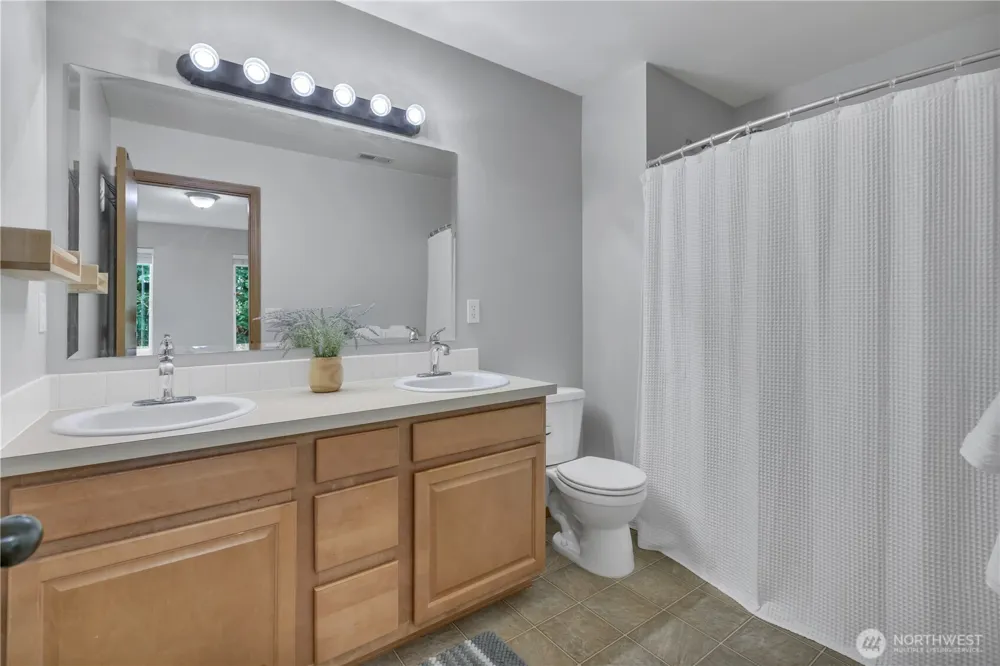 18411 SE 242nd Ct Covington, WA 98042