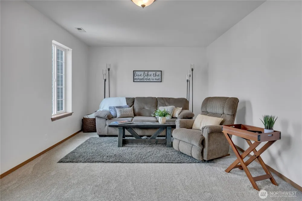 18411 SE 242nd Ct Covington, WA 98042