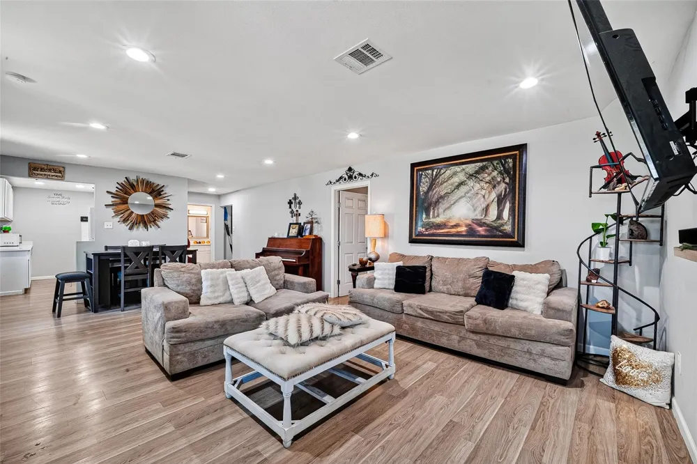 2110 Hillshire Drive Deer Park, TX 77536