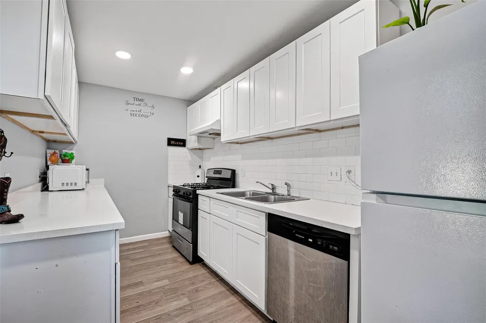 2110 Hillshire Drive Deer Park, TX 77536