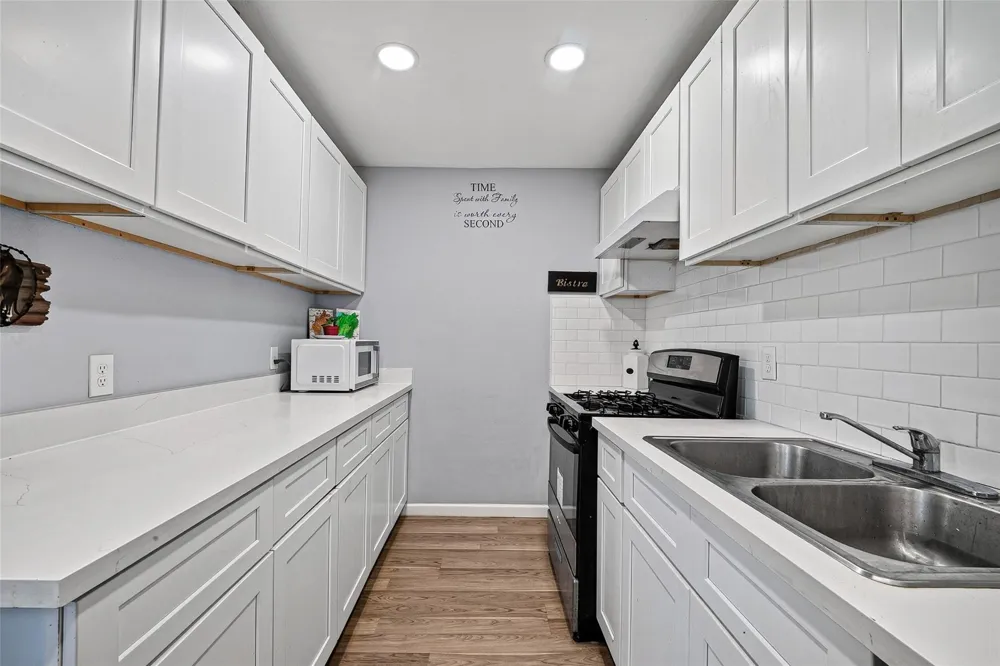 2110 Hillshire Drive Deer Park, TX 77536