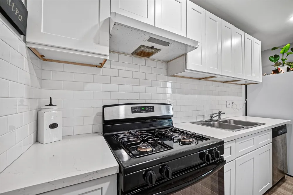 2110 Hillshire Drive Deer Park, TX 77536