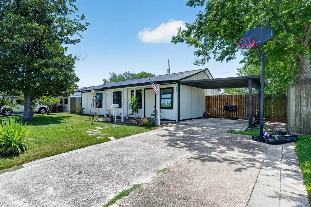 2110 Hillshire Drive Deer Park, TX 77536