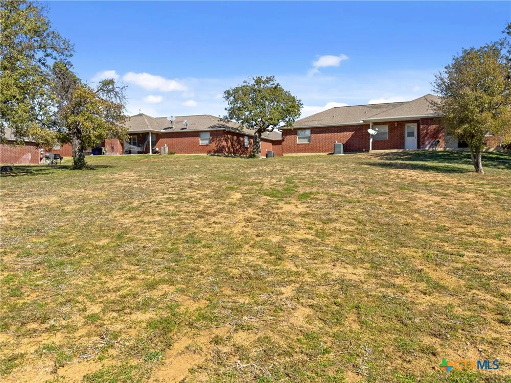 2100 Cedar Valley Drive Kingsland, TX 78639