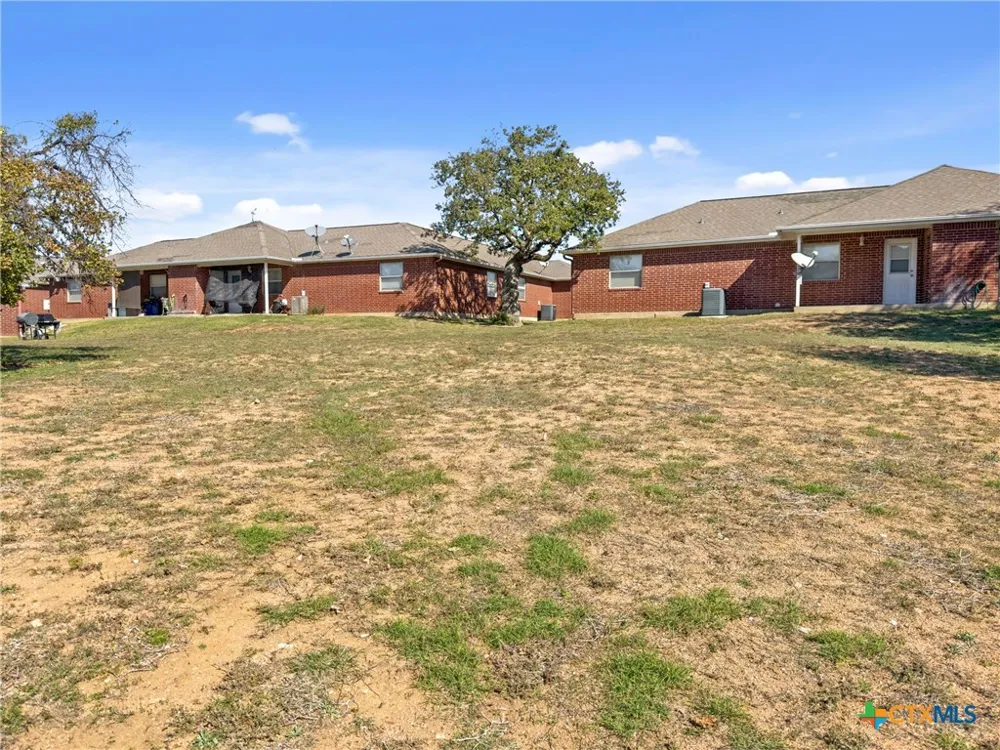 2100 Cedar Valley Drive Kingsland, TX 78639