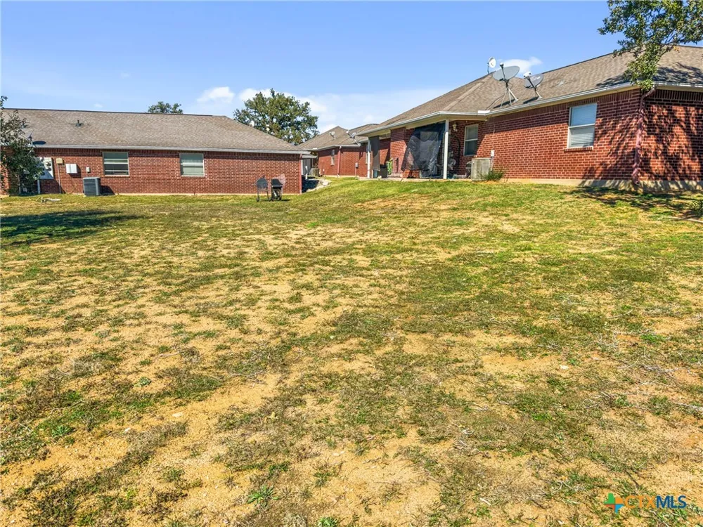 2100 Cedar Valley Drive Kingsland, TX 78639