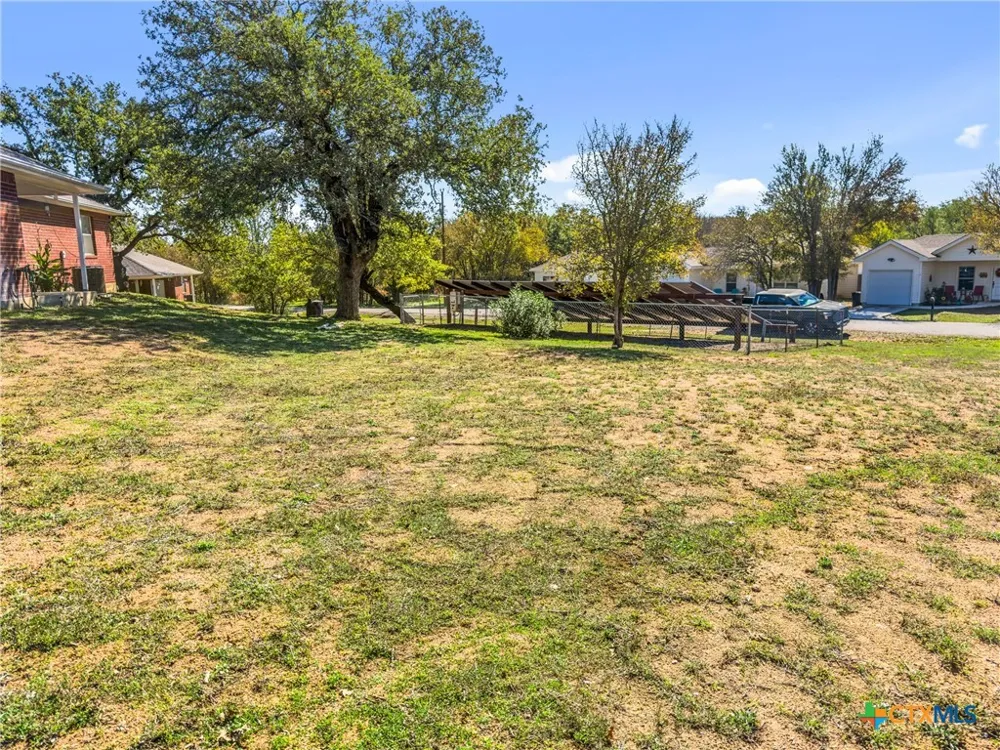 2100 Cedar Valley Drive Kingsland, TX 78639