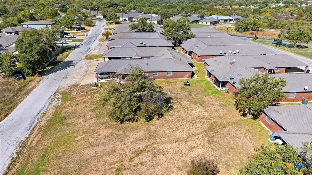 2100 Cedar Valley Drive Kingsland, TX 78639