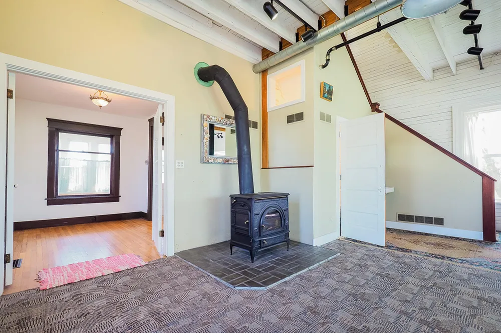 24 W Linden Street W Three Oaks, MI 49128
