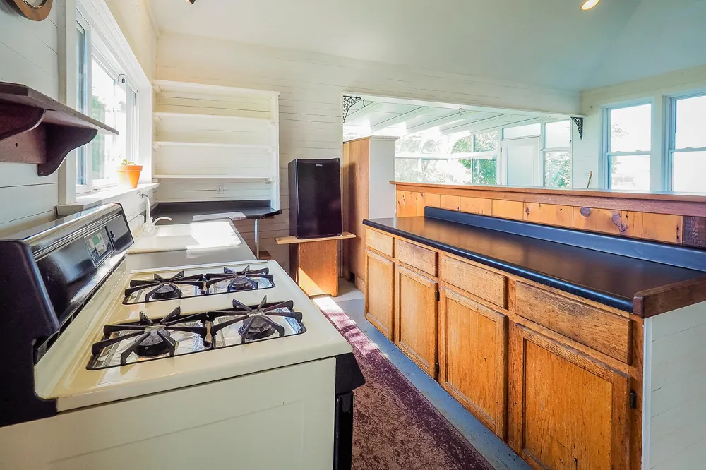 24 W Linden Street W Three Oaks, MI 49128