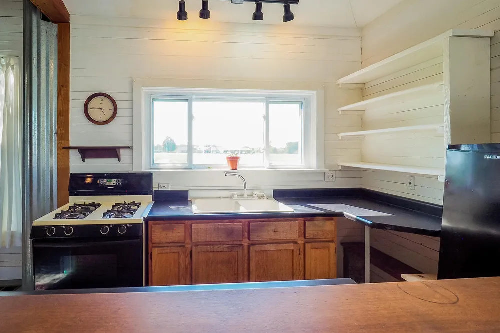 24 W Linden Street W Three Oaks, MI 49128