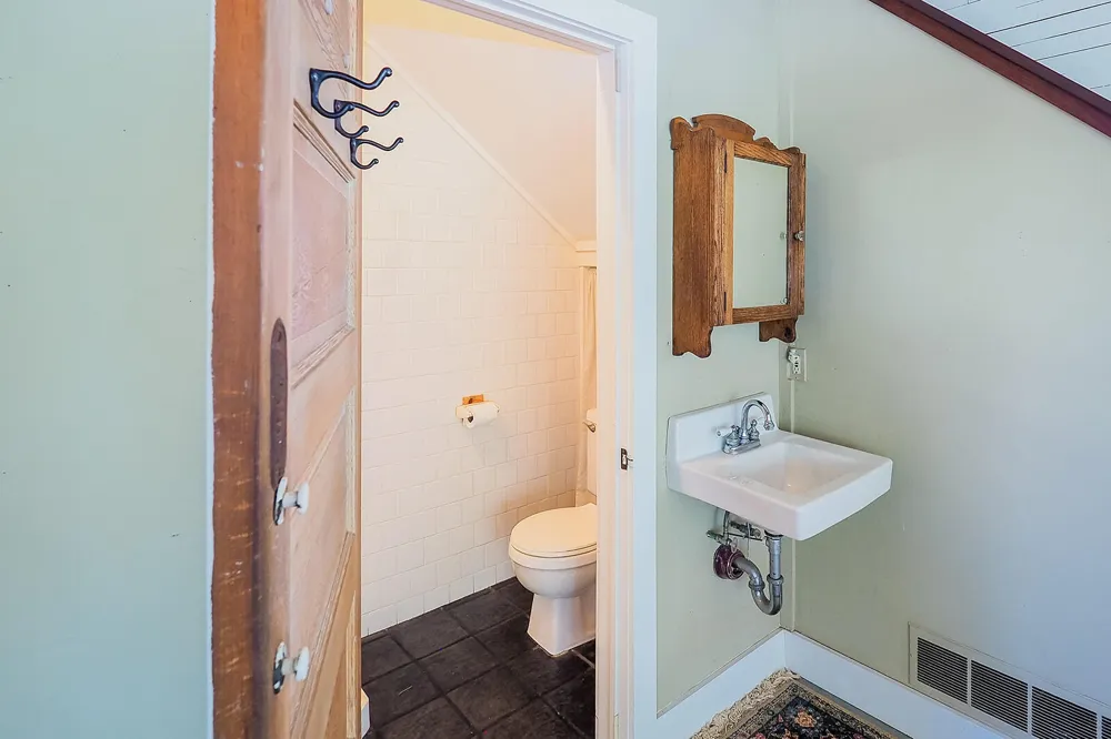 24 W Linden Street W Three Oaks, MI 49128