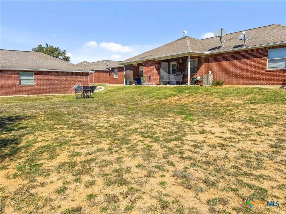 2102 Cedar Valley Drive Kingsland, TX 78639