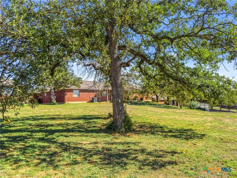 2102 Cedar Valley Drive Kingsland, TX 78639