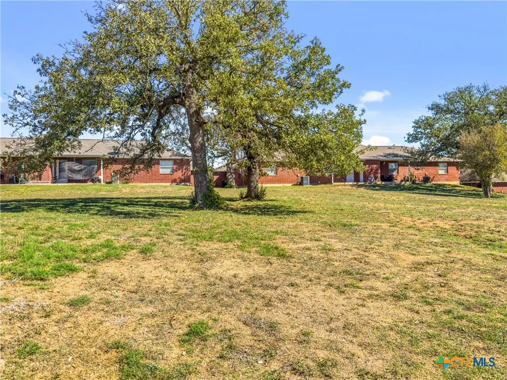 2102 Cedar Valley Drive Kingsland, TX 78639