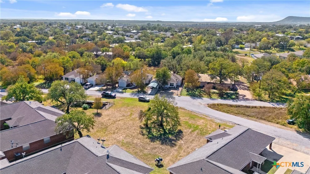 2102 Cedar Valley Drive Kingsland, TX 78639