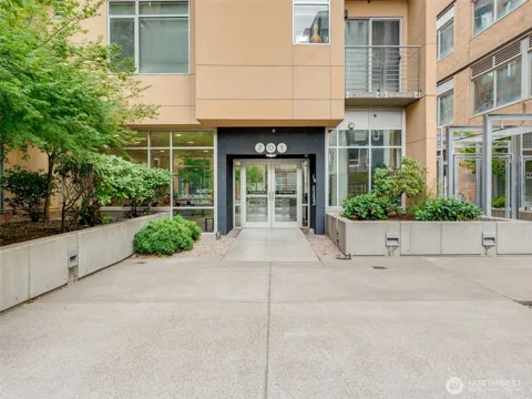 701 Columbia Street #414