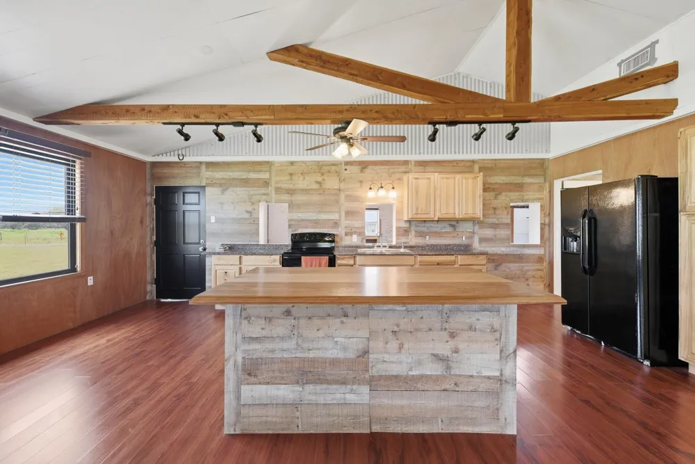 1231 County Road 131 Ledbetter, TX 78946