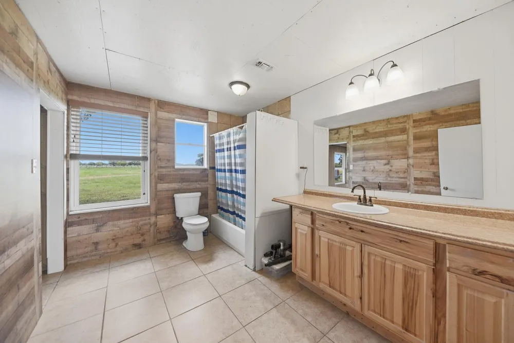 1231 County Road 131 Ledbetter, TX 78946