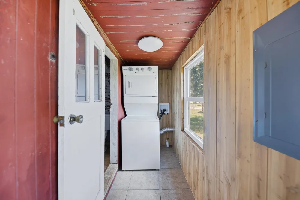 1231 County Road 131 Ledbetter, TX 78946