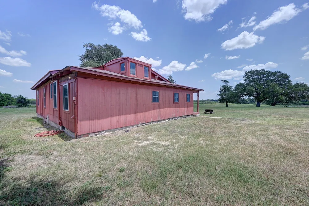 1231 County Road 131 Ledbetter, TX 78946