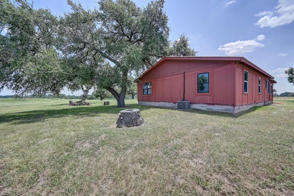 1231 County Road 131 Ledbetter, TX 78946