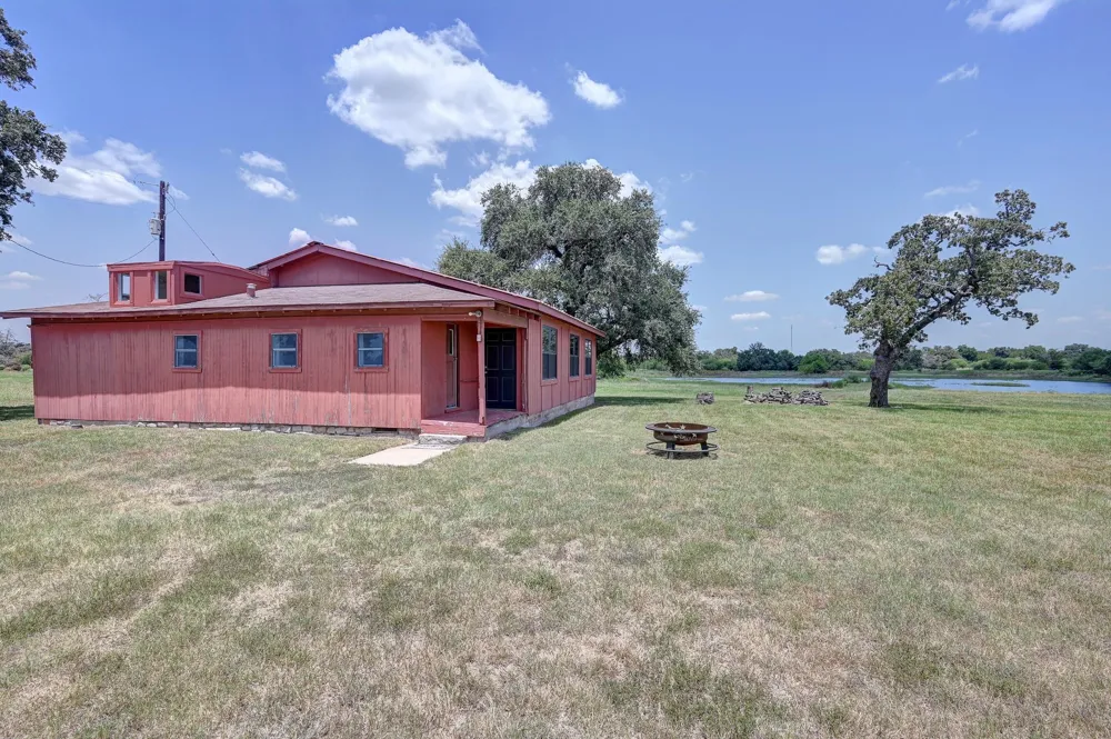 1231 County Road 131 Ledbetter, TX 78946
