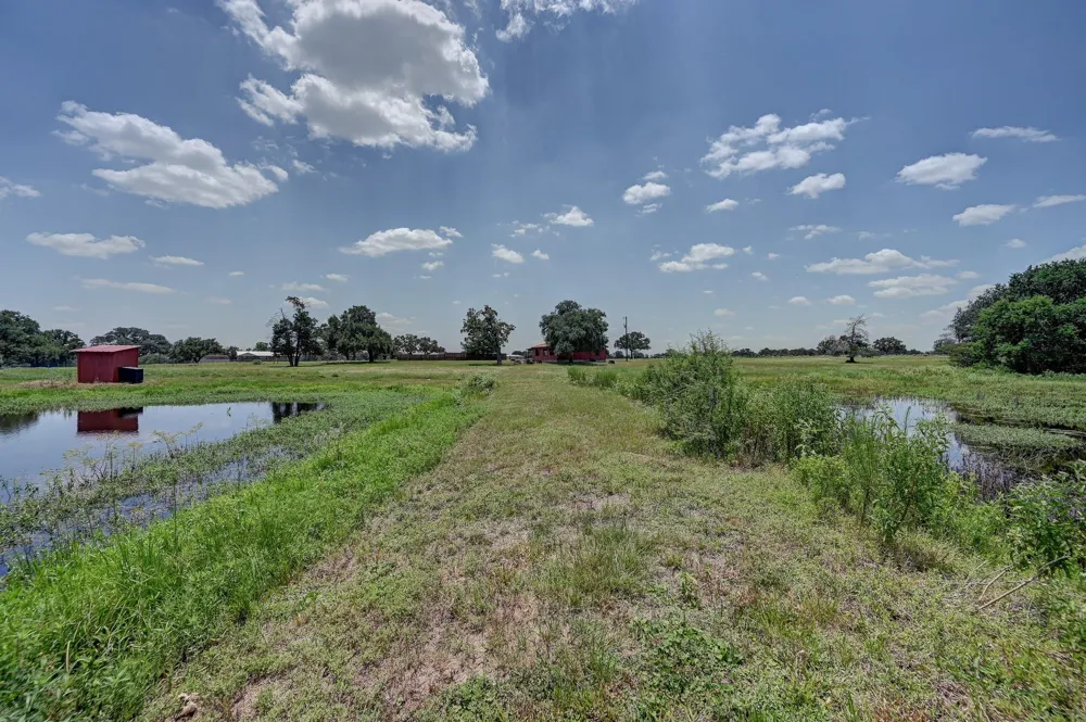 1231 County Road 131 Ledbetter, TX 78946