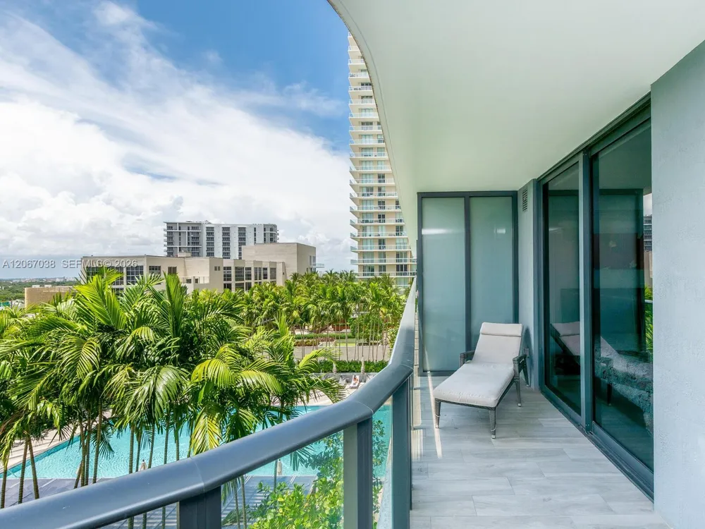 121 NE 34th St #1014 Miami, FL 33137