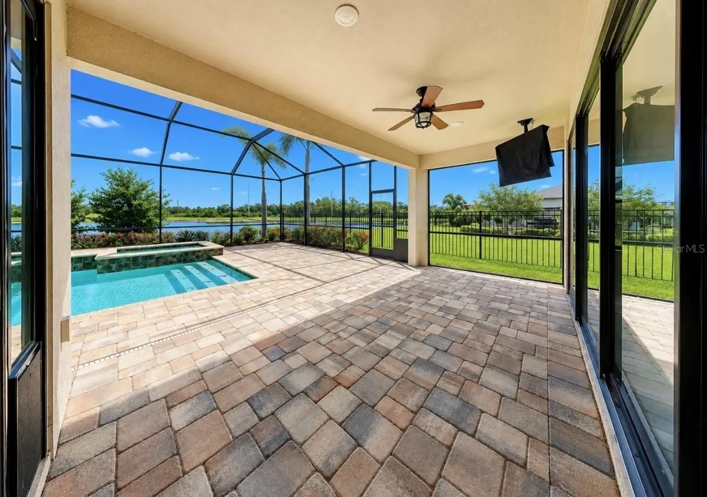 14610 RED CASTLE AVE Lithia, FL 33547