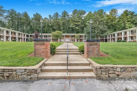 102 Boyd Drive #5C