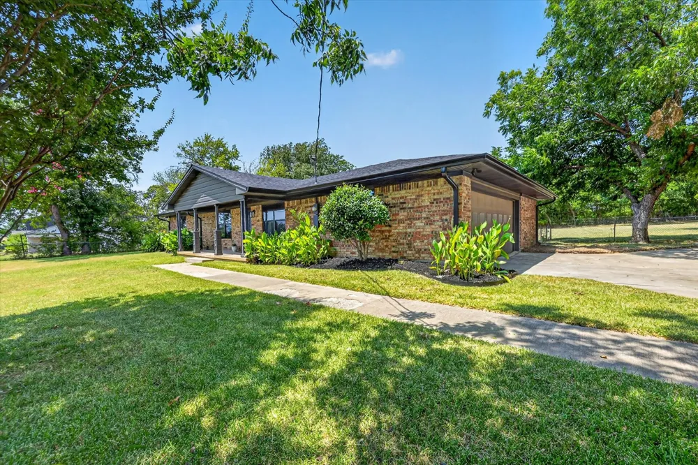 507 W South Street Whitesboro, TX 76273