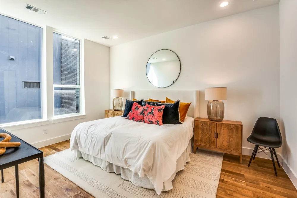 426 W 9th Street #105 Dallas, TX 75208