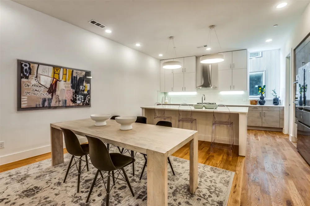 426 W 9th Street #105 Dallas, TX 75208