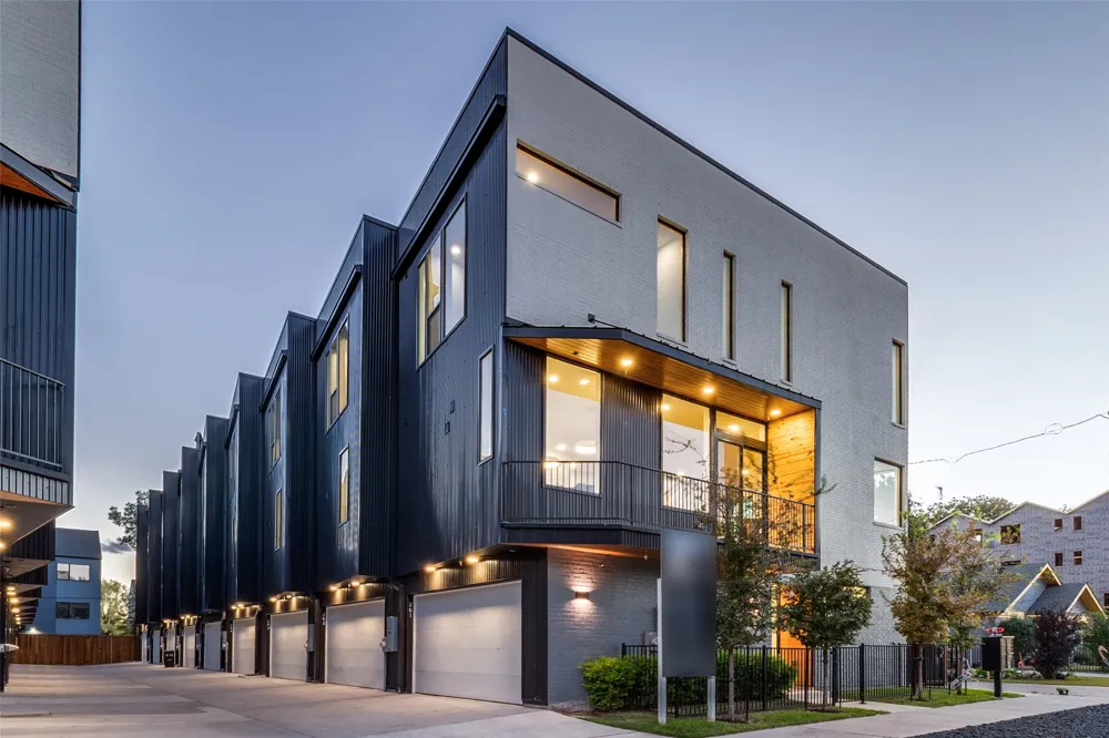 426 W 9th Street #105 Dallas, TX 75208