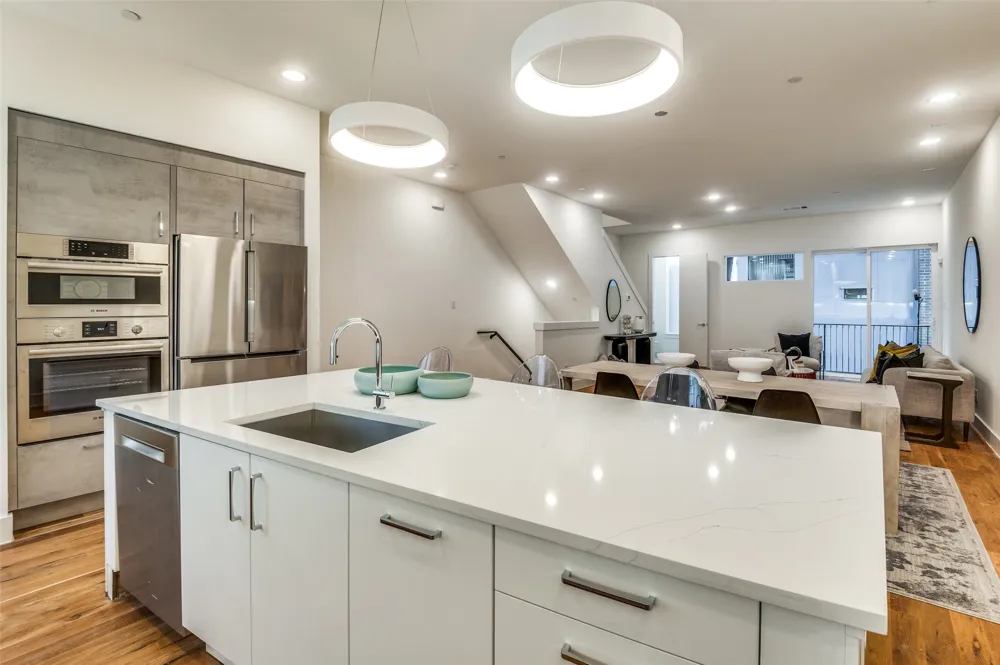426 W 9th Street #105 Dallas, TX 75208