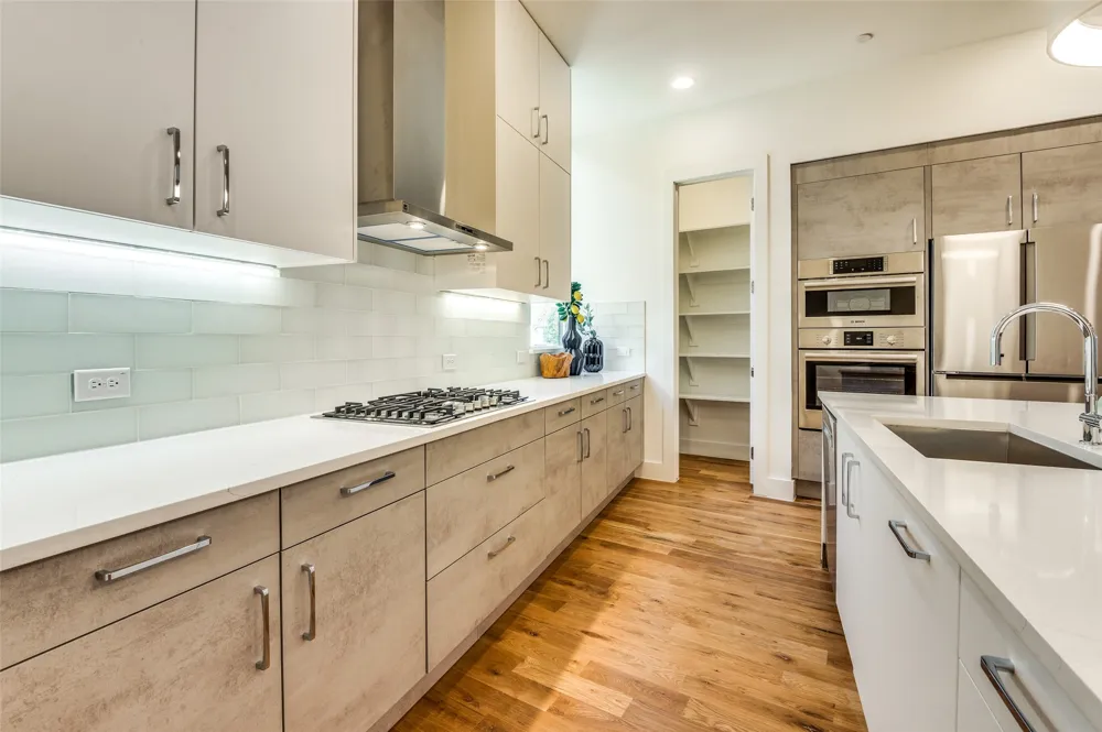 426 W 9th Street #105 Dallas, TX 75208
