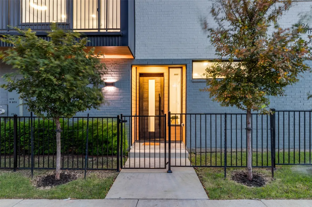 426 W 9th Street #105 Dallas, TX 75208