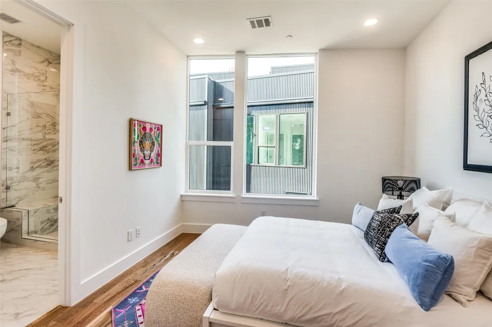 426 W 9th Street #105 Dallas, TX 75208