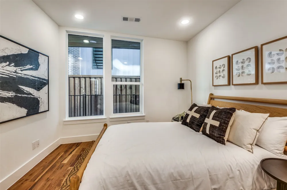 426 W 9th Street #105 Dallas, TX 75208