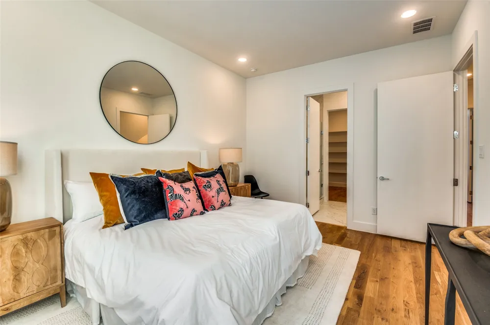 426 W 9th Street #105 Dallas, TX 75208