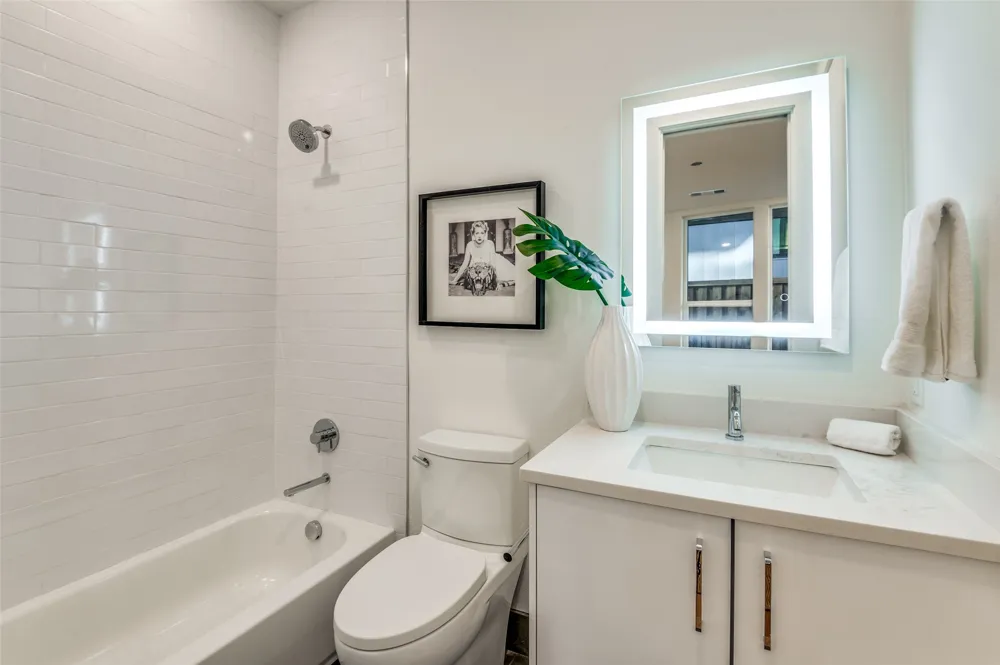426 W 9th Street #105 Dallas, TX 75208
