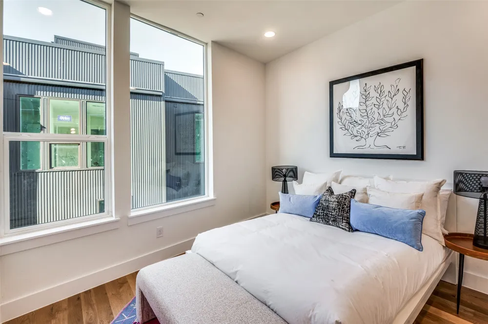 426 W 9th Street #105 Dallas, TX 75208