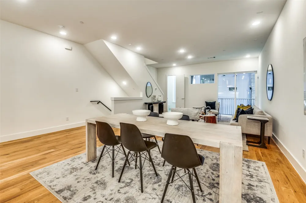426 W 9th Street #105 Dallas, TX 75208