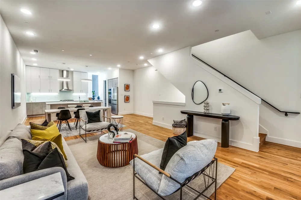 426 W 9th Street #105 Dallas, TX 75208
