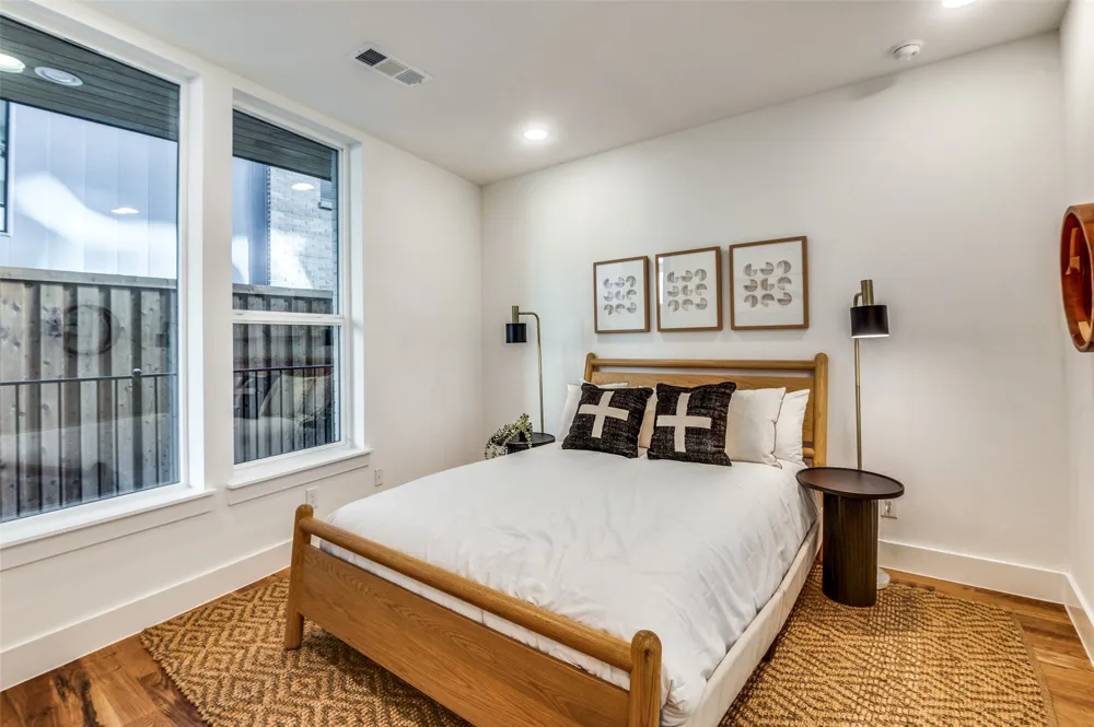 426 W 9th Street #105 Dallas, TX 75208